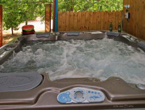 בקתות%20ירוק%20יער%20,%20אלמגור